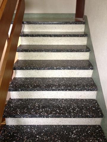 Kunststeintreppe geschliffen und poliert. Neuer Glanz durch schleifen und polieren