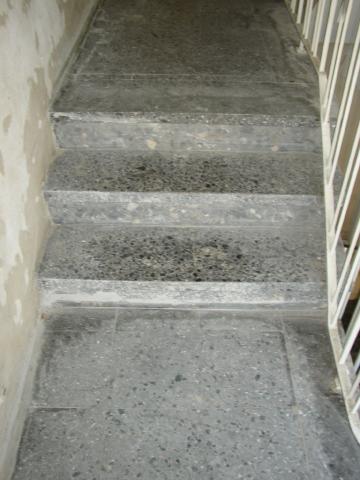 kunststeintreppe vorher ohne schleifen und polieren